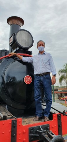 Inaugura O Est Tua Chico Xavier E Restaura O Locomotiva Cdl Uberaba