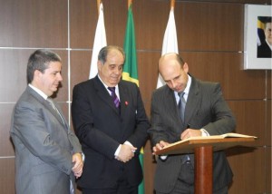 estado Antonio Anastasia, Leonardo Maurício Colombini Lima e Pedro Meneguetti. Foto:Omar Freire/Imprensa MG