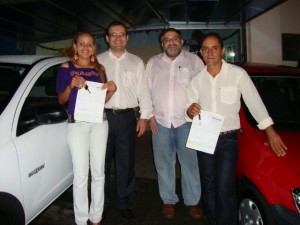 DSC04009 Fúlvio e Karim (centro) oficializam entrega dos dois veículos