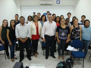 DSC04947 Presidente Fúlvio Ferreira e instrutora Lilian Santos, com alunos do curso