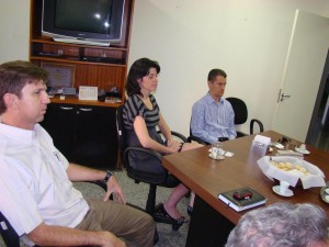 Miguel-Faria-recepciona-equ Miguel Faria e representantes do BDMG