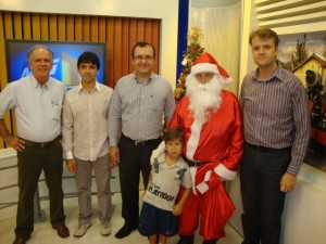 DSC07147 Cristiano Villaça (à direita) recepciona Papai Noel, Fúlvio, Ildeu e Lúcio Castellano