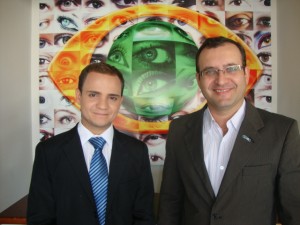 Jornalista Élcio Fonseca (à esq) recepciona Fúlvio, na TV Band