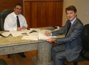 Faciap_CNDL Presidentes Roque Pellizzaro (CNDL) e Reiner Zielasko (FACIAP)