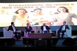 BH_2 Roberto Alfeu, presidente do Conselho Administrativo do SPC Brasil e outros representantes esclareceram dúvidas dos participantes
