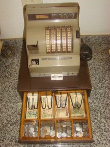 CAIXA REGISTRADORA_(480w-Q78)
