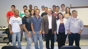 Fazu4 Fúlvio com alunos e professores da FAZU