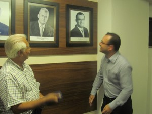 IMG_1546_a Junto com o padrinho Daniel, Fúlvio descerra foto sua na galeria de ex-presidentes