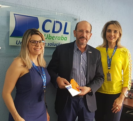 Presidente da CDL com as gerentes da Caixa